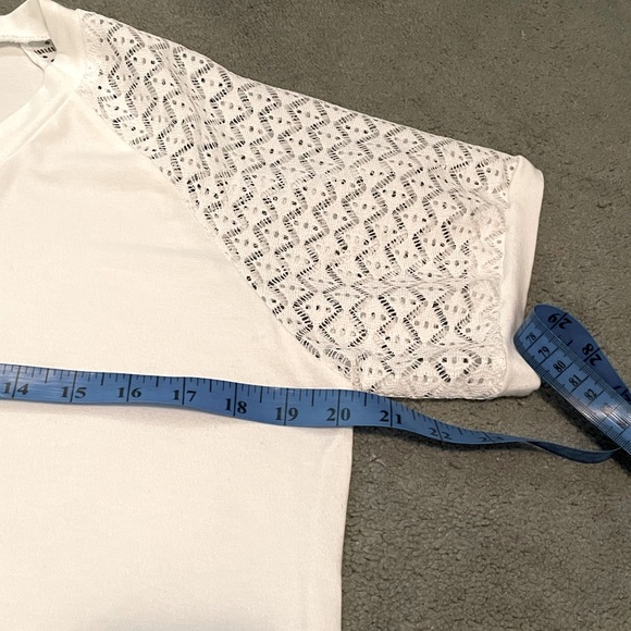 V-Neck Top with Lace Sleeves - Picture 7 of 9